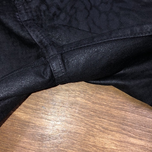 NYDJ size 6 black reptile print skinny jeans - Picture 10 of 10